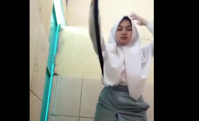 Viral ABG Jilbab SMA Bugil Colmek Mastrubasi Full