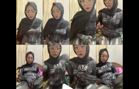 Laras Cewek Jilbab Cosplay Venom Spiderman Colmek